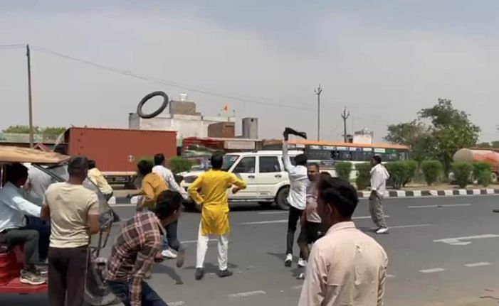 Video: Tyres Flung At Samajwadi Party MP's Convoy In UP. Akhilesh Yadav Reacts
